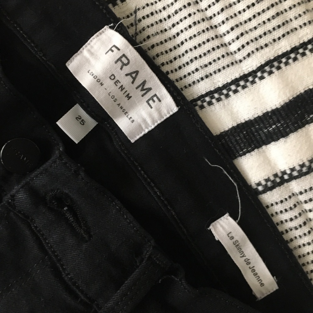 FRAME Le Skinny De Jeanne distressed black denim